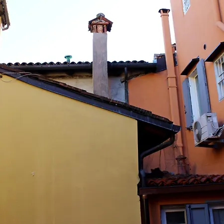 Alle Due Torri Apartment *